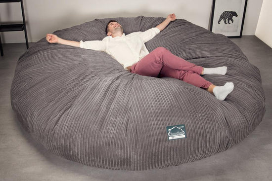 CloudSac 5000 XXXXXL 超特大タイタニックメモリーフォームビーズクッションソファ - クラシックコーデュロイグラファイトグレー 05