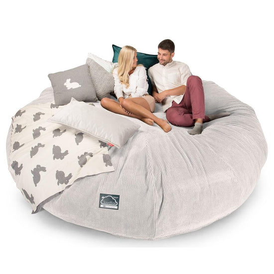 CloudSac 5000 XXXXXL 超特大タイタニックメモリーフォームビーズクッションソファ - ポンポンアイボリー 01