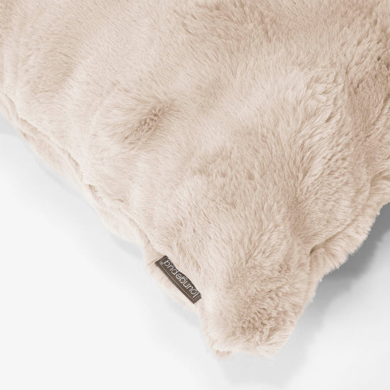 クッションカバー 47 x 47cm - ポンポンファークリーム 02