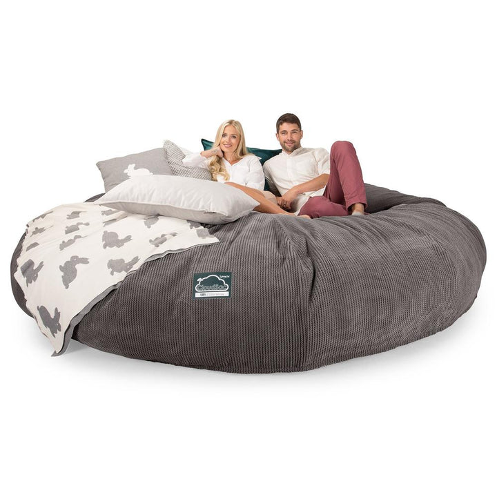 CloudSac 5000 XXXXXL 超特大タイタニックメモリーフォームビーズクッションソファ - ポンポンチャコールグレー 03