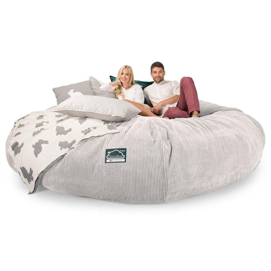 CloudSac 5000 XXXXXL 超特大タイタニックメモリーフォームビーズクッションソファ - ポンポンアイボリー 03