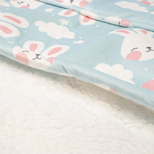 子供用特大パーカーブランケット - ウサギ Fabric Close-up Image